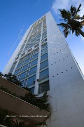 Image du Maroc Professionnelle de  Le Casablanca Twin Center est situé sur le Boulevard Zerktouni, ce quartier fait partie du centre moderne de la ville, Mercredi 19 avril 2006. (Photo / Abdeljalil Bounhar)